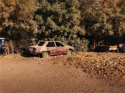 Rusted car 